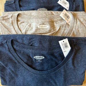 3 crewneck Old Navy T-Shirts